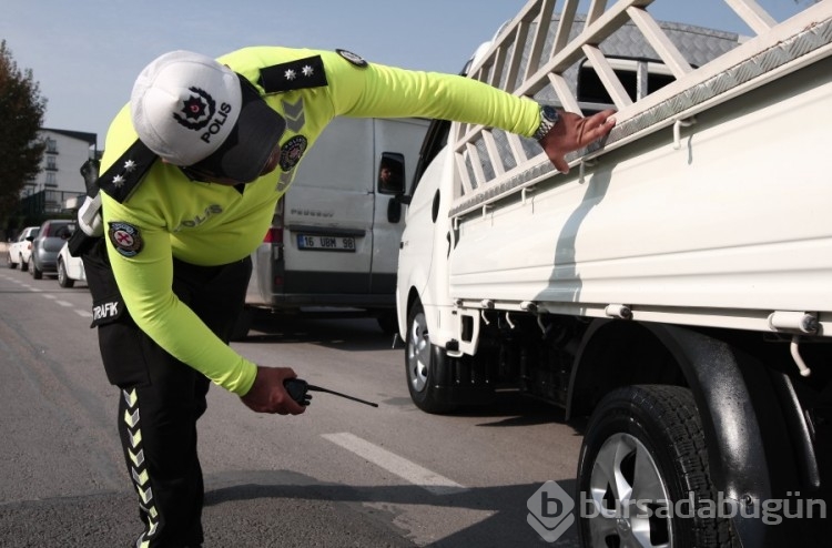 Bursa'da aday sürücü emniyet kemerini takmadığı için ceza aldı