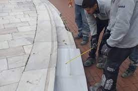 Bursa Atatürk Heykeli önündeki mermerler yapılıyor, kırılıyor!