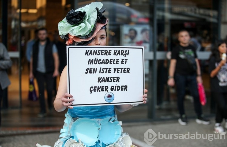 Bursa'da kanserojen içeren atıklardan yapılan giysilerle defile düzenlendi