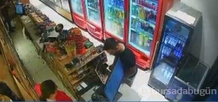 "Alacağım var" dedi, marketteki oyun makinesini götürmeye çalıştı

