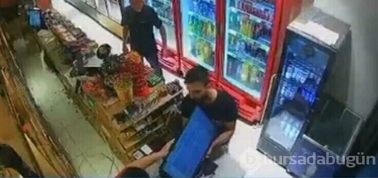 "Alacağım var" dedi, marketteki oyun makinesini götürmeye çalıştı
