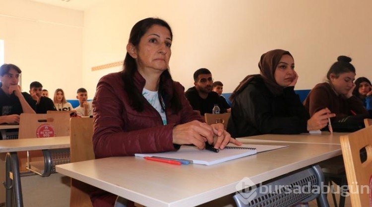 54 yaşındaki depremzede kadın üniversiteye başladı