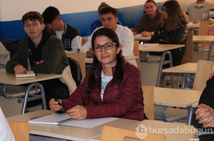 54 yaşındaki depremzede kadın üniversiteye başladı