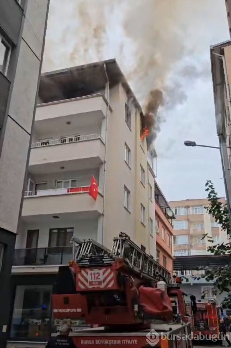Sinir krizi geçirip, evi ateşe verdi

