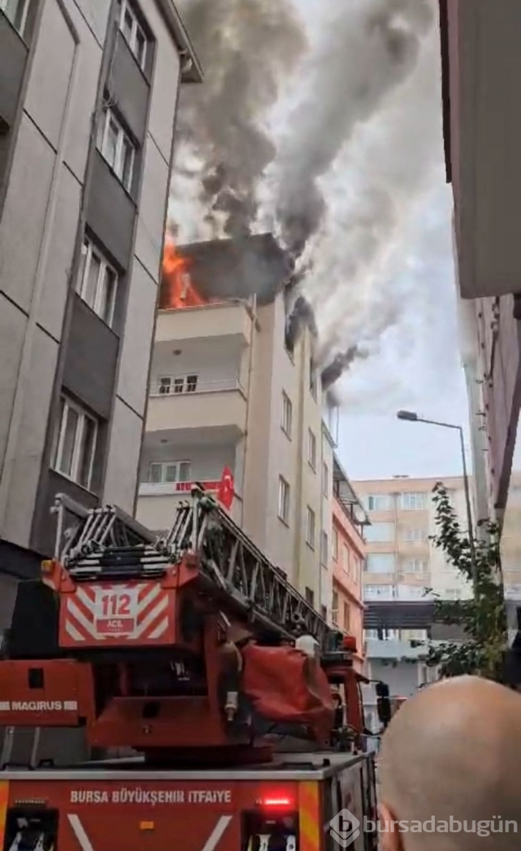 Sinir krizi geçirip, evi ateşe verdi
