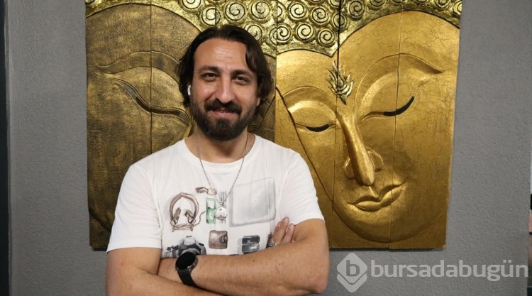 Kazılarda çıkarılan yaklaşık 12 bin 500 yıllık eserlerin figürlerini altına işledi