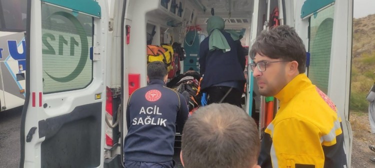 Kayseri'de yolcu midibüsü devrildi: 14 yaralı
