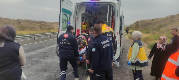 Kayseri'de yolcu midibüsü devrildi: 14 yaralı
