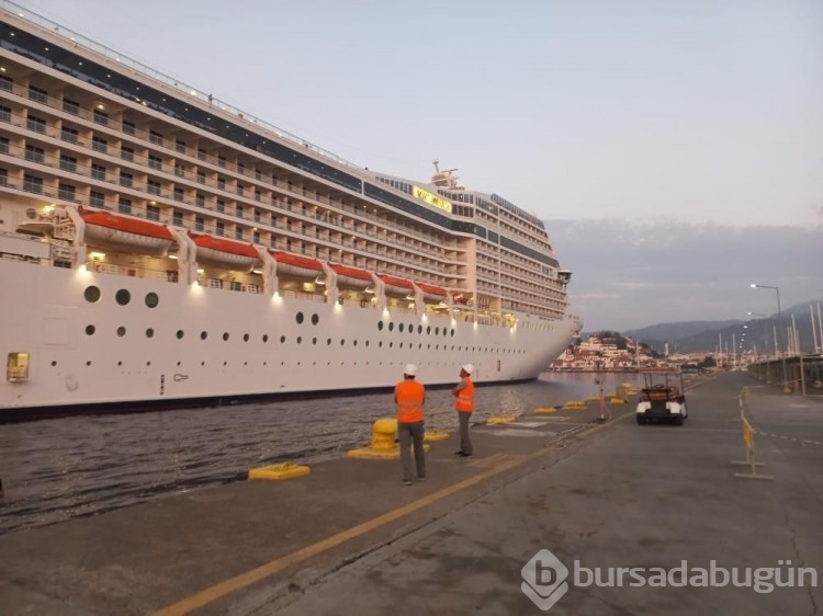 Dev yolcu gemisi savaştan dolayı rotasını Marmaris'e çevirdi