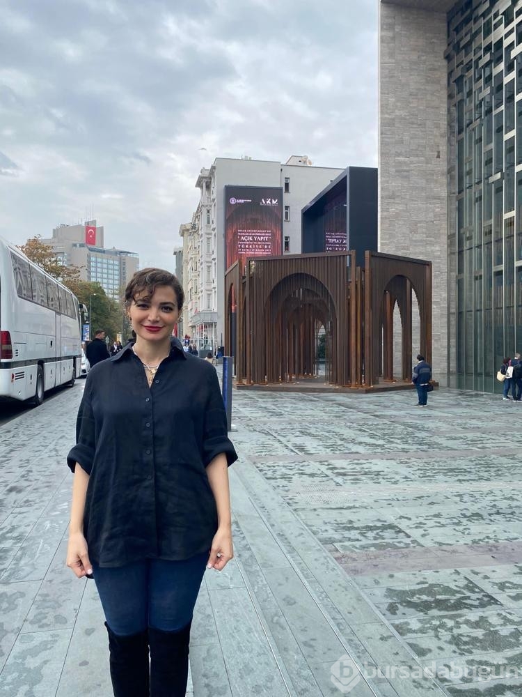 Melek Zeynep Bulut'un AKM'de sergilenen eseri 'Açık Yapıt'a yoğun ilgi
