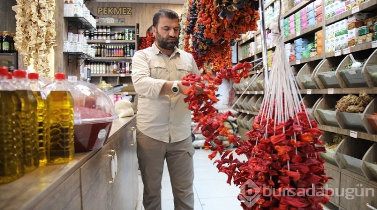Kış aylarında sofraların sevilen lezzeti kurutmalıklar tezgahlarda yerini almaya başladı