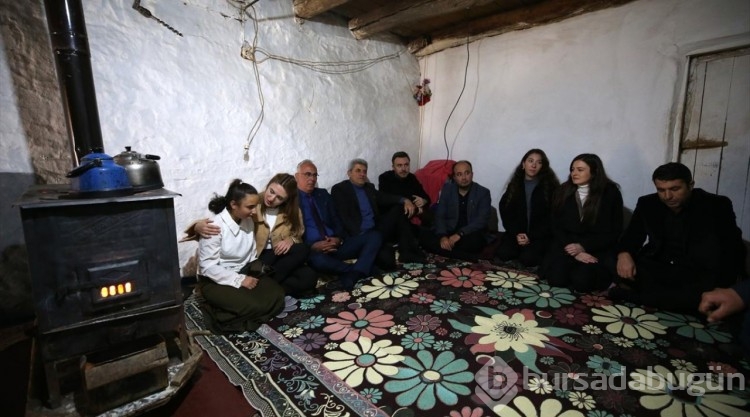 Muş'ta kız çocukları gönüllü öğretmenler sayesinde yeniden okullu oluyor
