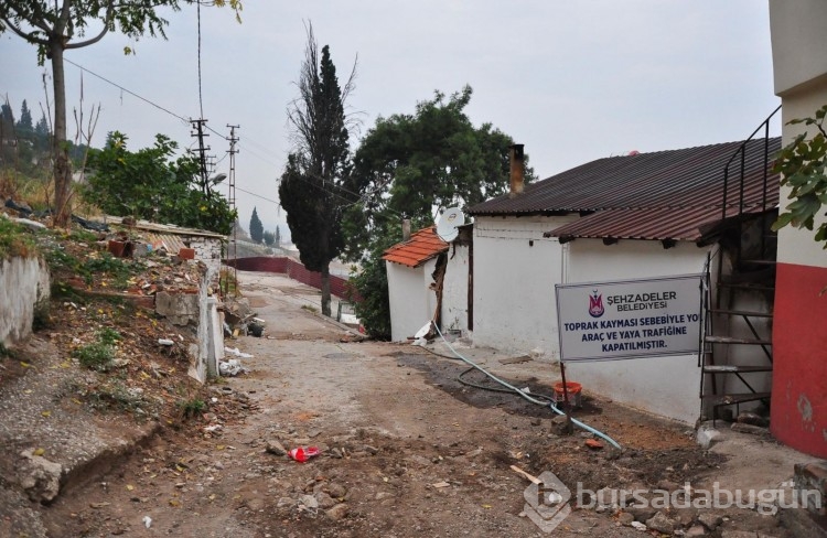 Heyelan korkusu: 5 evde çatlaklar oluştu
