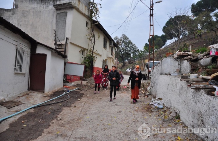 Heyelan korkusu: 5 evde çatlaklar oluştu