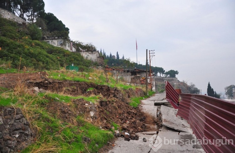 Heyelan korkusu: 5 evde çatlaklar oluştu