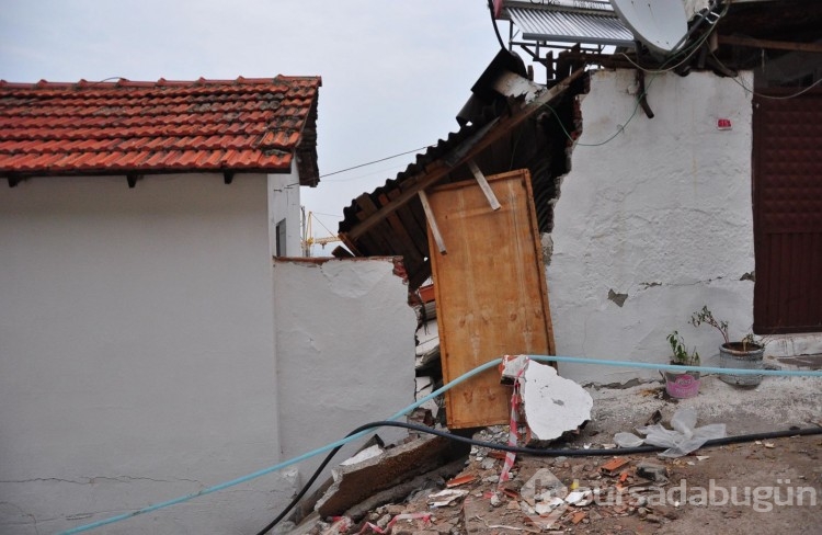 Heyelan korkusu: 5 evde çatlaklar oluştu