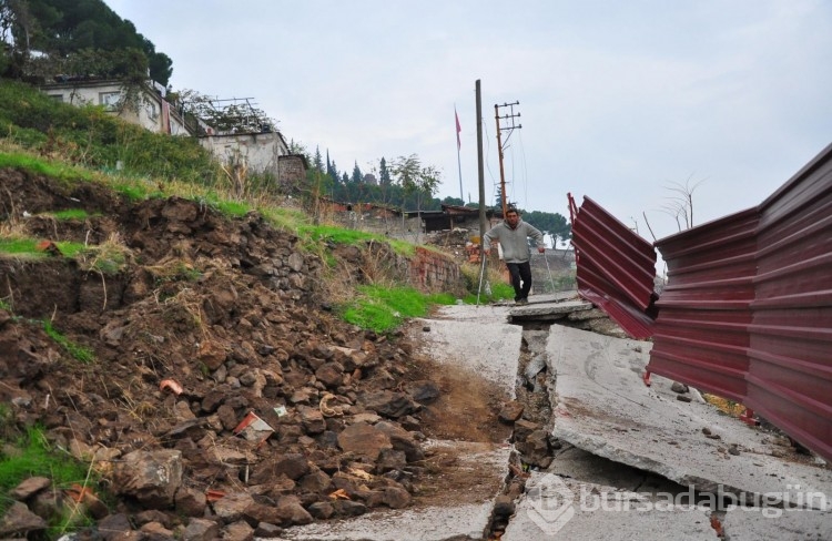 Heyelan korkusu: 5 evde çatlaklar oluştu
