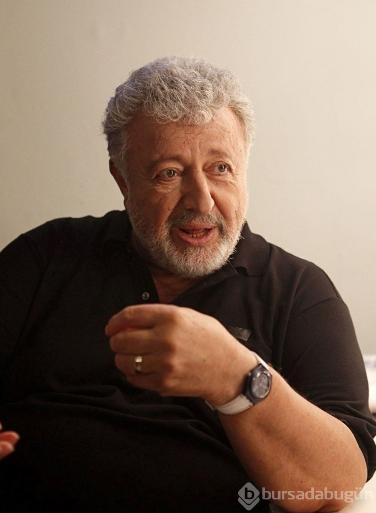 Metin Akpınar'ın kızı Duygu Nebioğlu babasının doğum gününü kutladı
