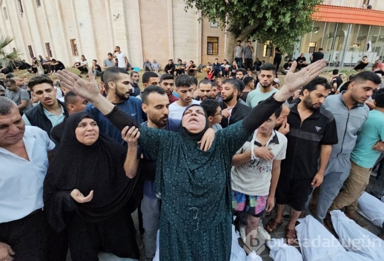 İsrail iki mülteci kampını birden vurdu
