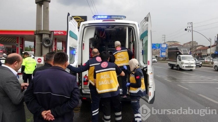D-100'de TIR, belediye otobüsüne çarptı: 9 yaralı

