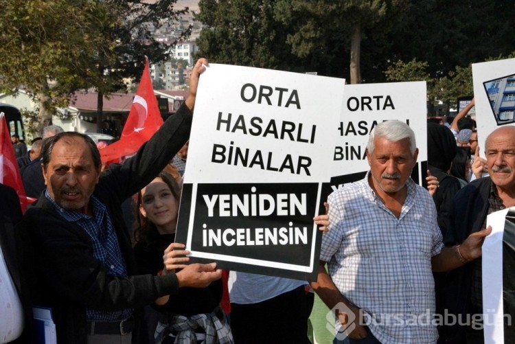 500 depremzededen orta hasarlı binalar için düdüklü eylem
