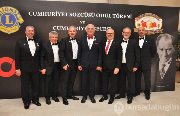 Lions 118-K Yönetim Çevresi Cumhuriyet Sözcüsü Ödülü Nebil Ögentürk'e 