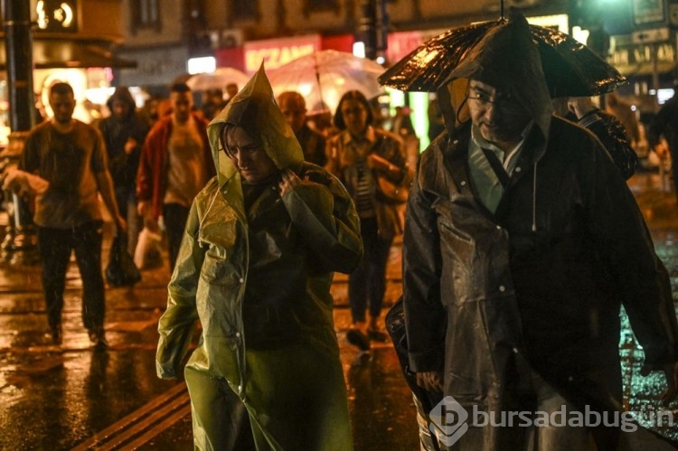 İstanbul'da sağanak hayatı olumsuz etkiledi
