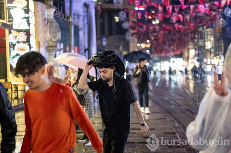 İstanbul'da sağanak hayatı olumsuz etkiledi
