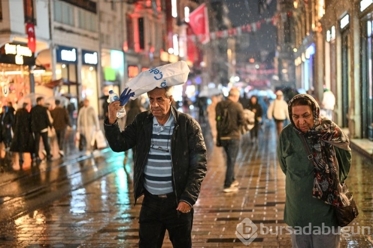 İstanbul'da sağanak hayatı olumsuz etkiledi

