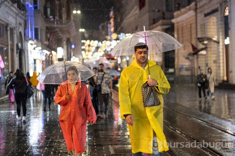 İstanbul'da sağanak hayatı olumsuz etkiledi
