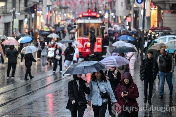 İstanbul'da sağanak hayatı olumsuz etkiledi
