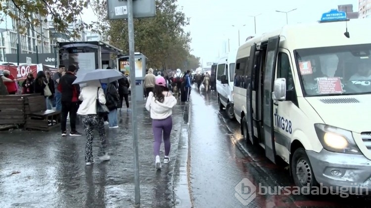 İstanbul'da sağanak hayatı olumsuz etkiledi
