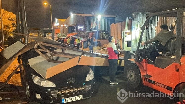 İstanbul'da sağanak hayatı olumsuz etkiledi
