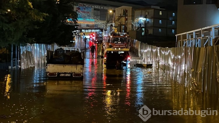 İstanbul'da sağanak hayatı olumsuz etkiledi

