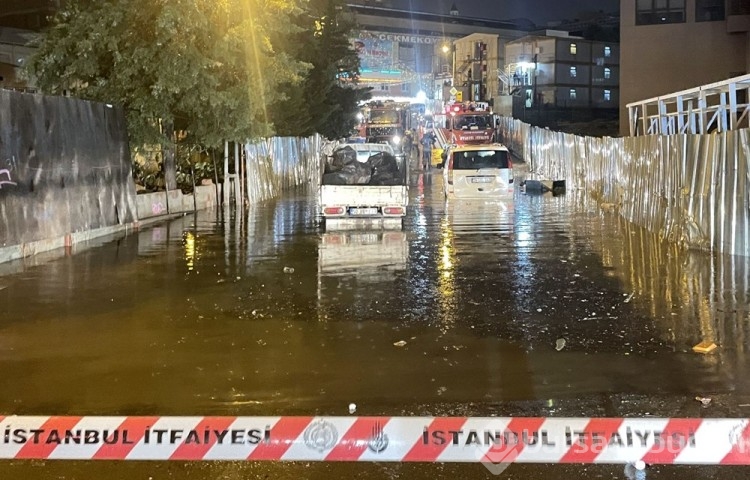 İstanbul'da sağanak hayatı olumsuz etkiledi
