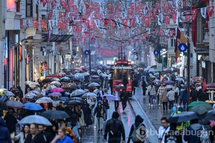 İstanbul'da sağanak hayatı olumsuz etkiledi

