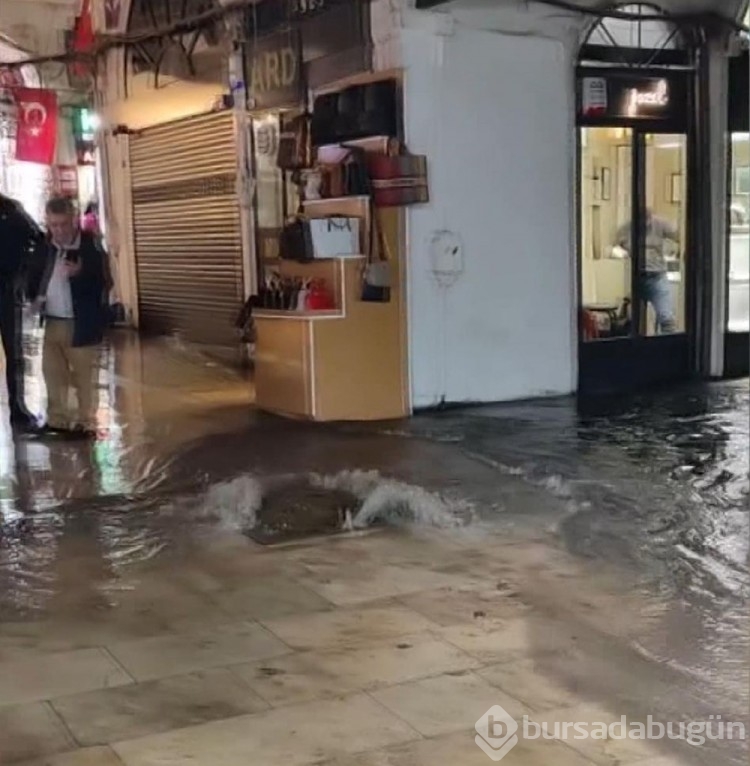 İstanbul'da sağanak hayatı olumsuz etkiledi
