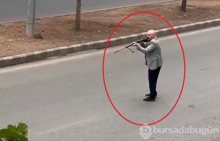 Av tüfeğiyle sokağa çıkıp tehditler savurdu
