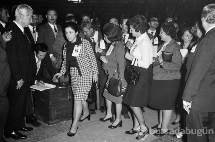 CHP 57'nci kurultaya giderken, geçmişten günümüze CHP kurultayları
