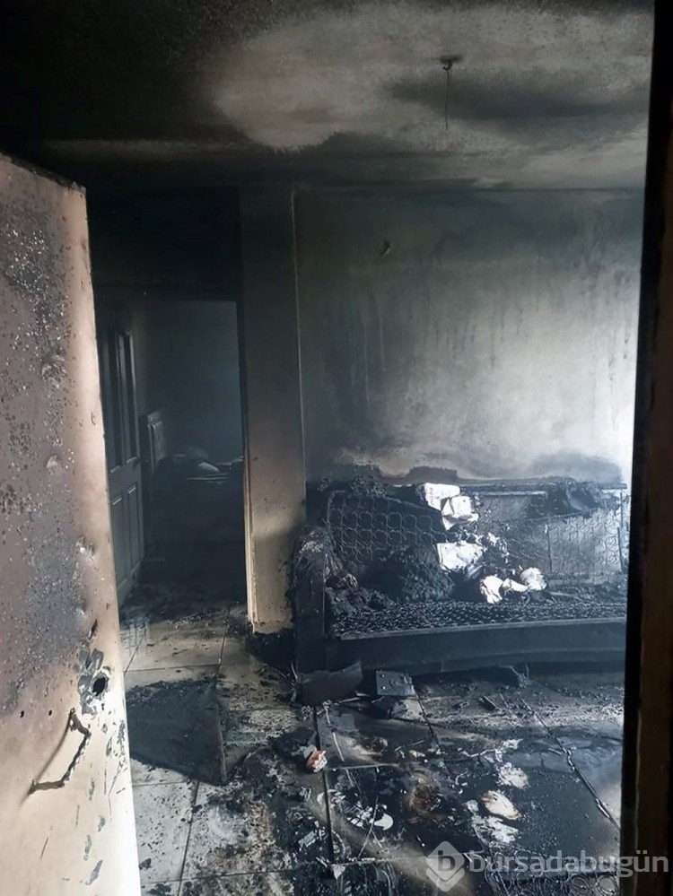 Eski eşini eve kilitleyip daireyi ateşe verdi