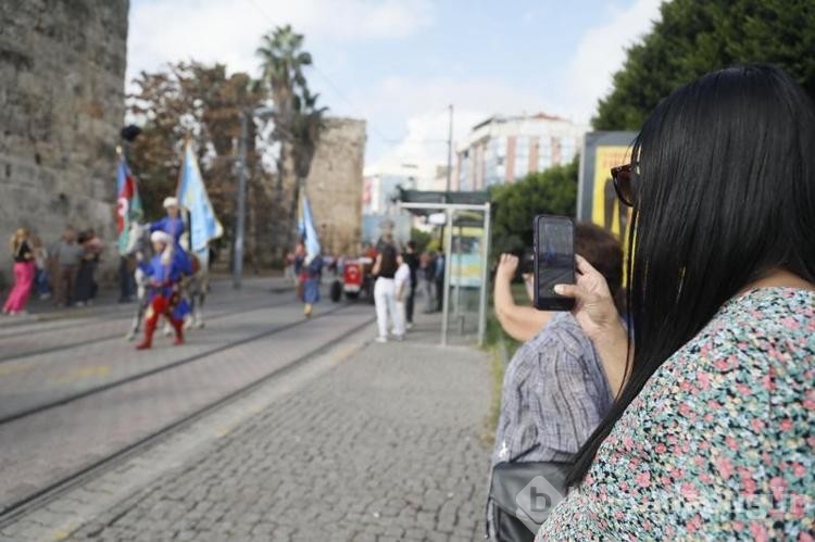 Atlı, develi Yörük göçüne turist ilgisi 

