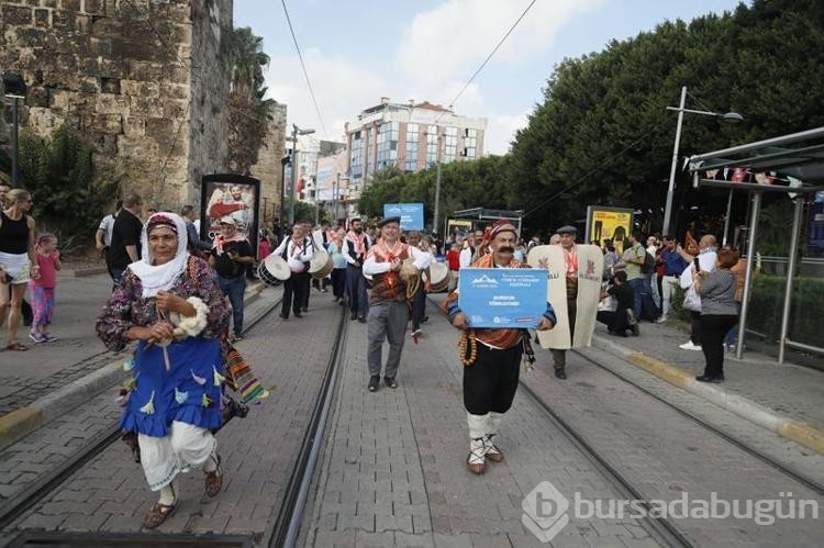 Atlı, develi Yörük göçüne turist ilgisi 

