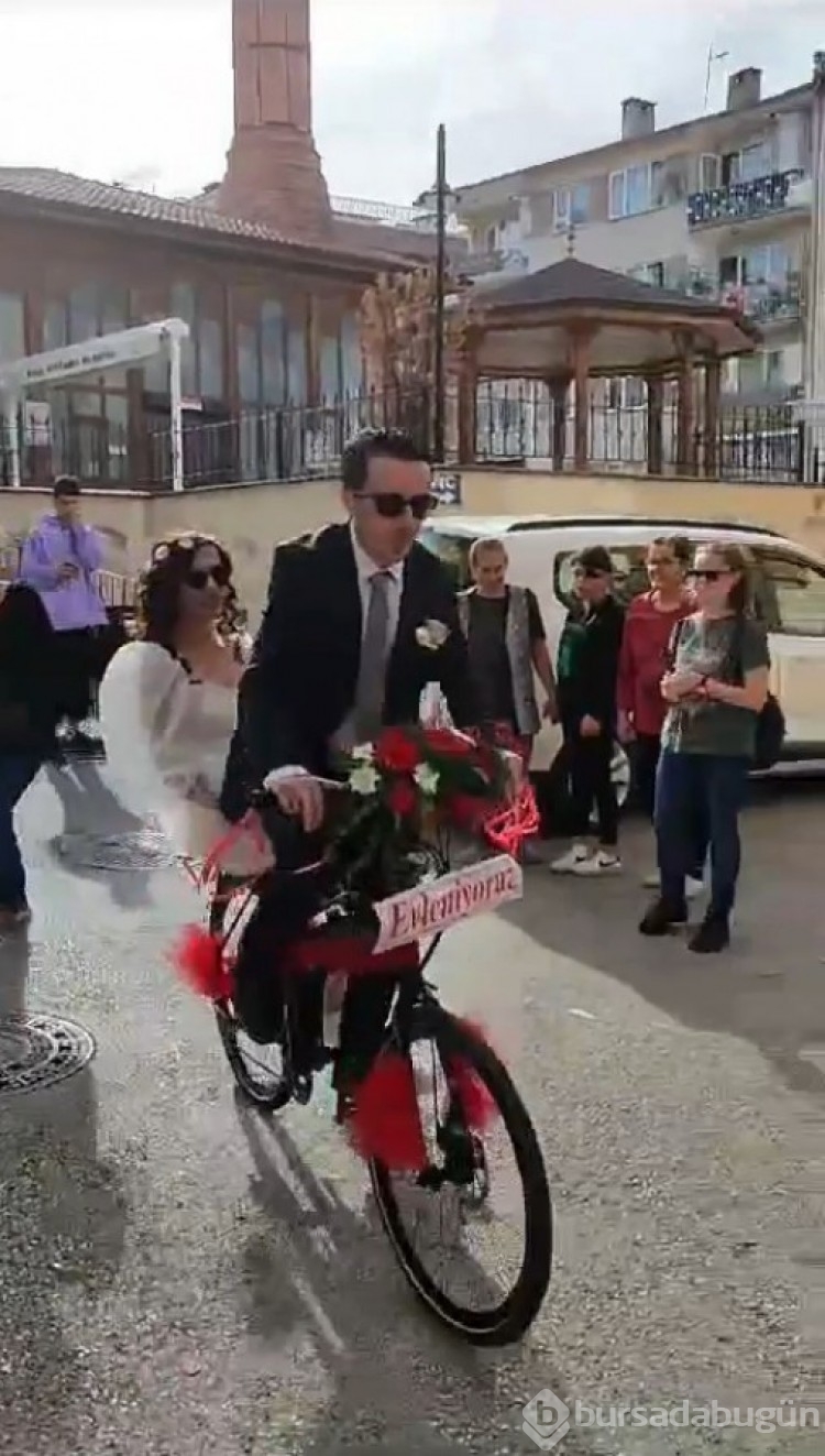 Bursa'da gelin alma merasiminde bisiklet konvoyu görenleri şaşırttı