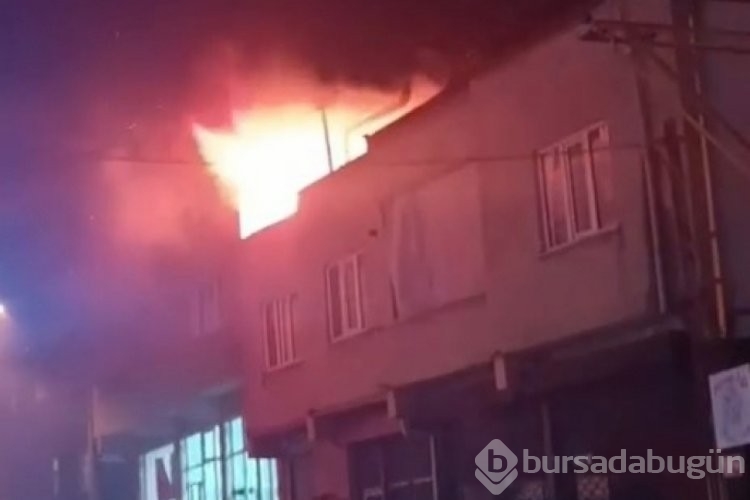 Bursa'da çatıda yangın çıktı! Sıçramadan söndürüldü