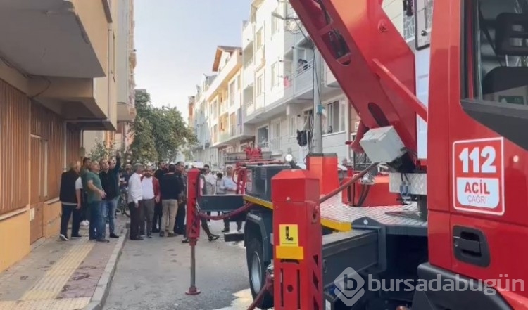 Bursa'da çatıda yangın çıktı! Sıçramadan söndürüldü
