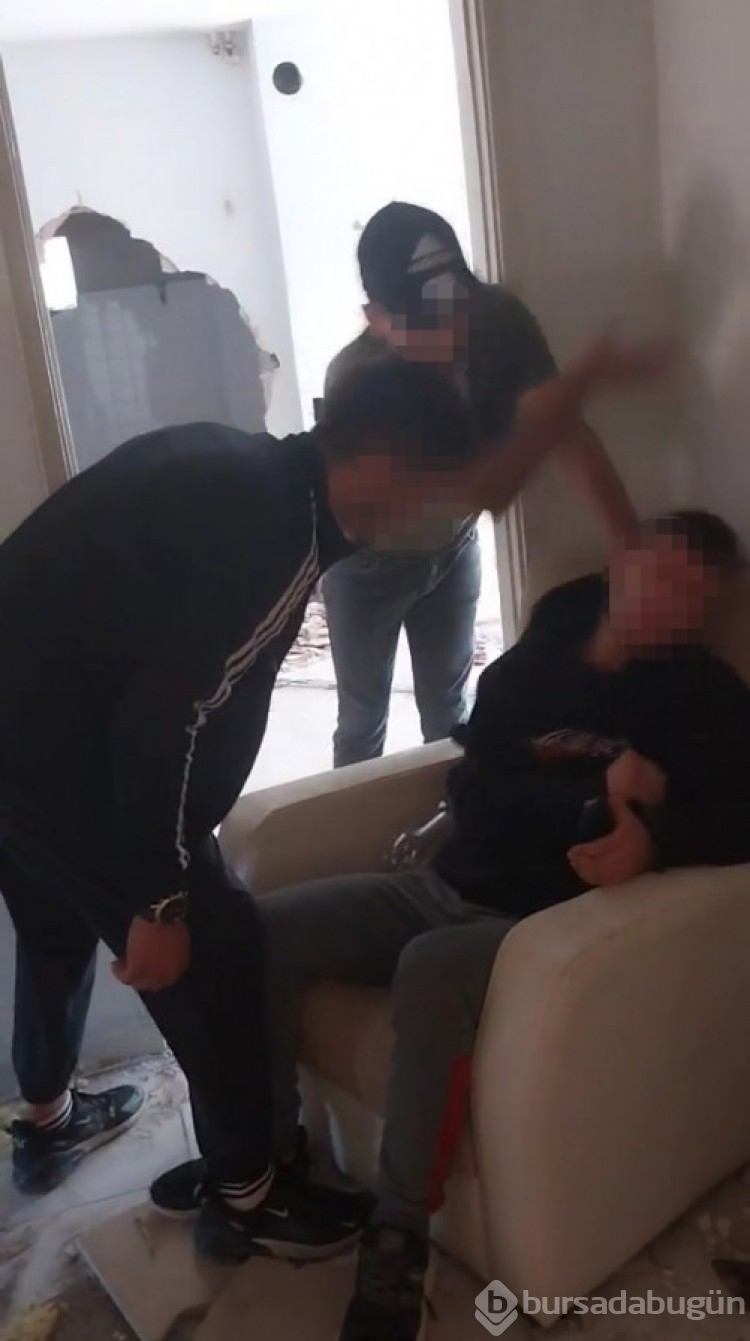 Bursa'da bir genci darp eden 2 kişi, o anları sosyal medyada paylaştı