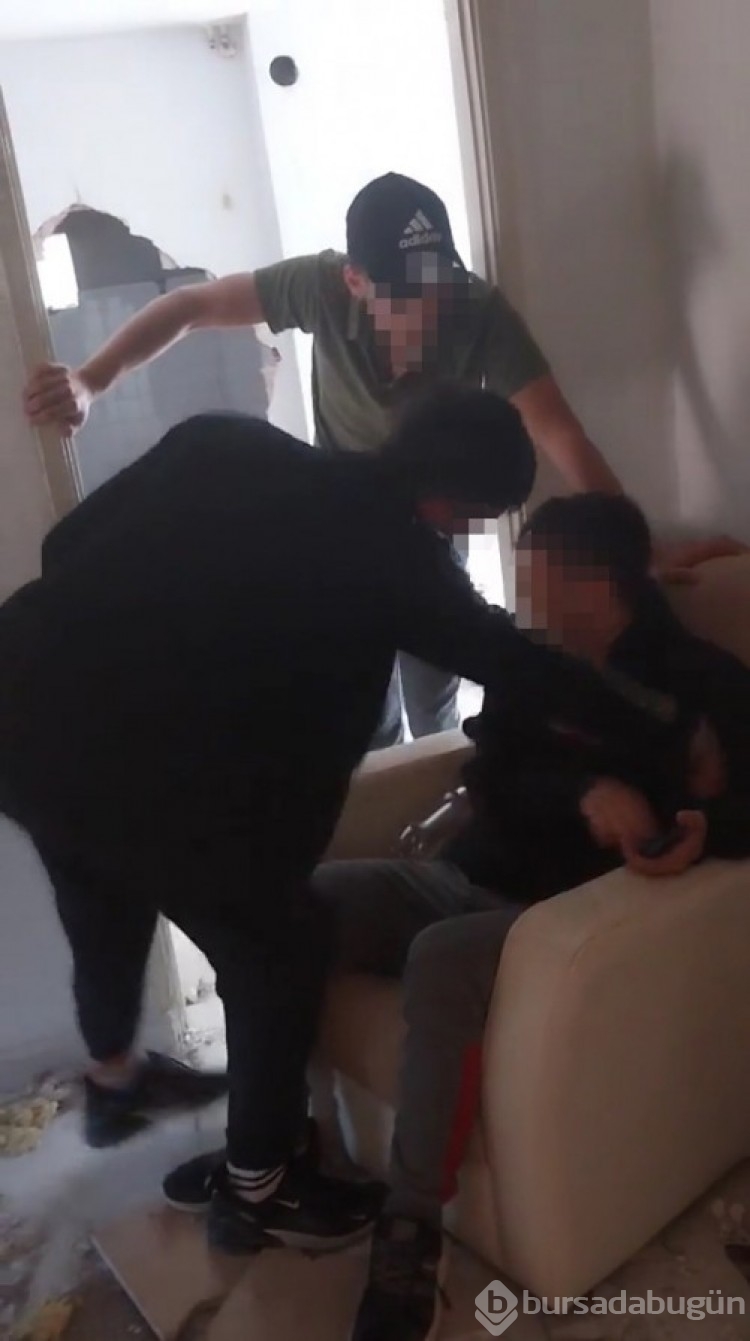 Bursa'da bir genci darp eden 2 kişi, o anları sosyal medyada paylaştı