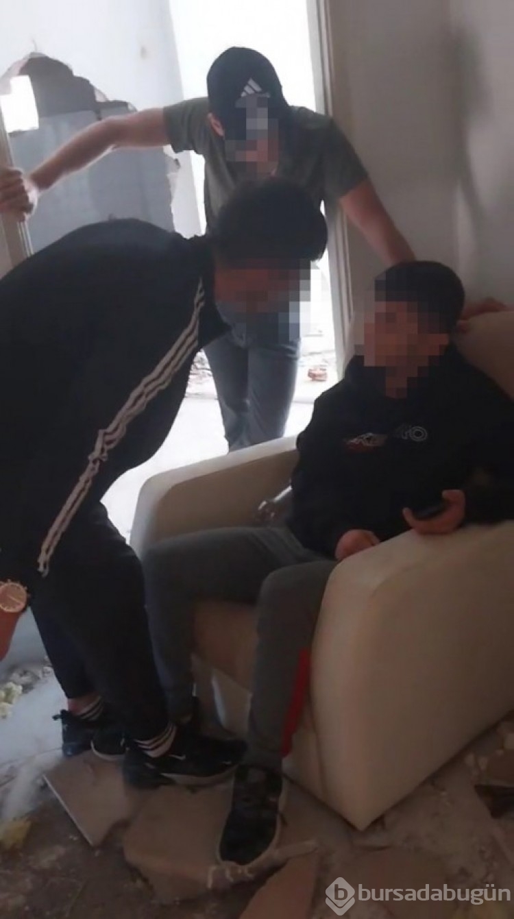 Bursa'da bir genci darp eden 2 kişi, o anları sosyal medyada paylaştı