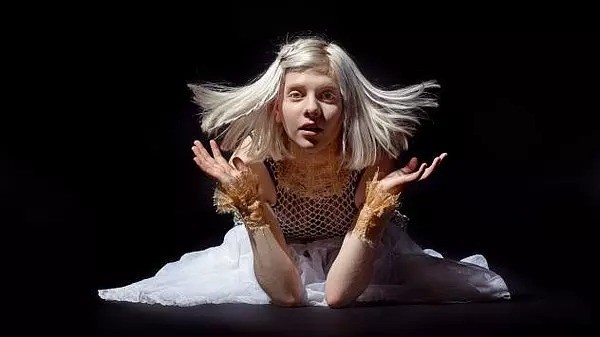 Şarkıcı Aurora kimdir?