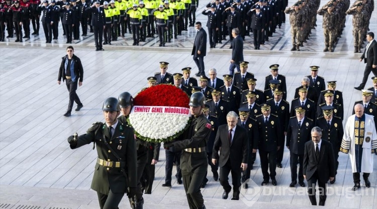 Ebediyete intikalinin 85'inci yılı dolasıyla Anıtkabir'e ziyaret etti